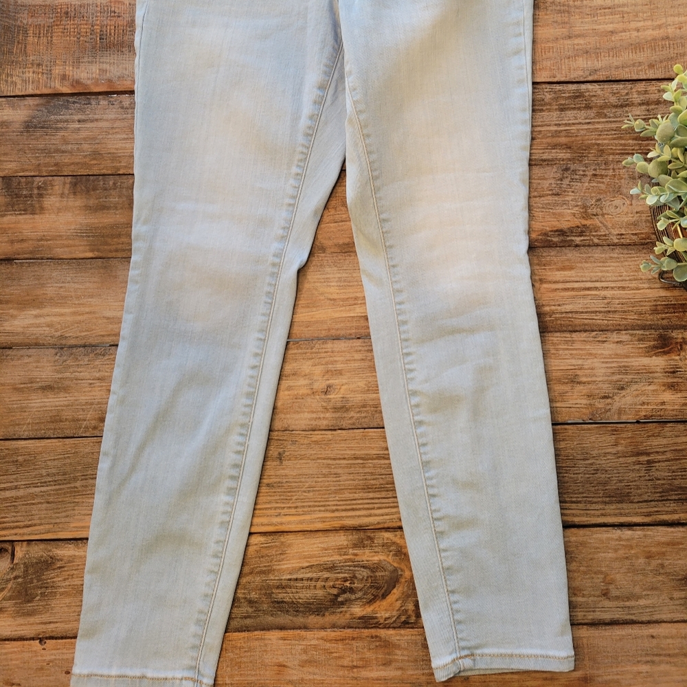 Universal Thread Jeans - Picture 4 of 4